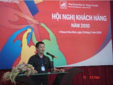 Thiên Quang nhận giải của May10